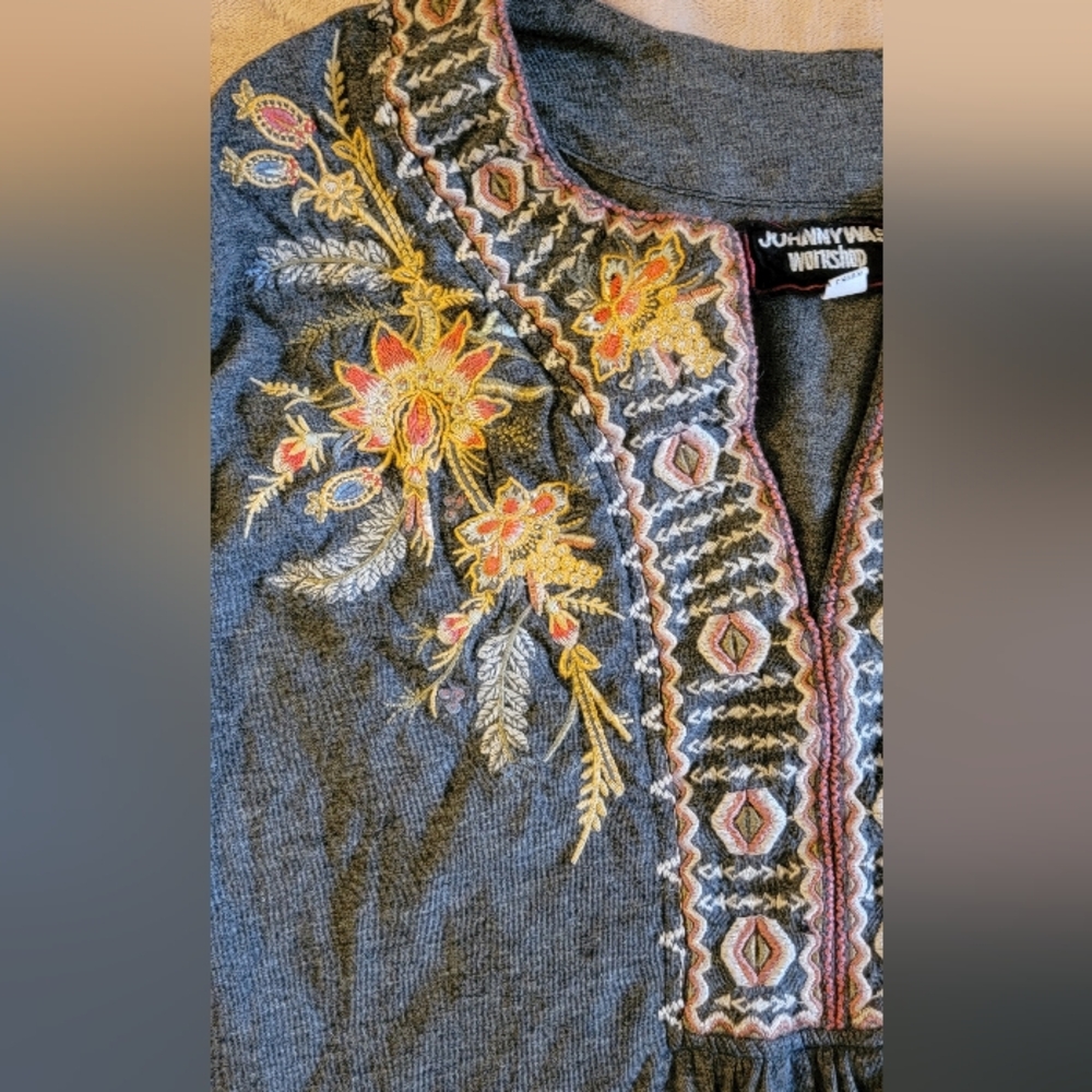 Johnny Was Grey Embroidered Top - Picture 5 of 5